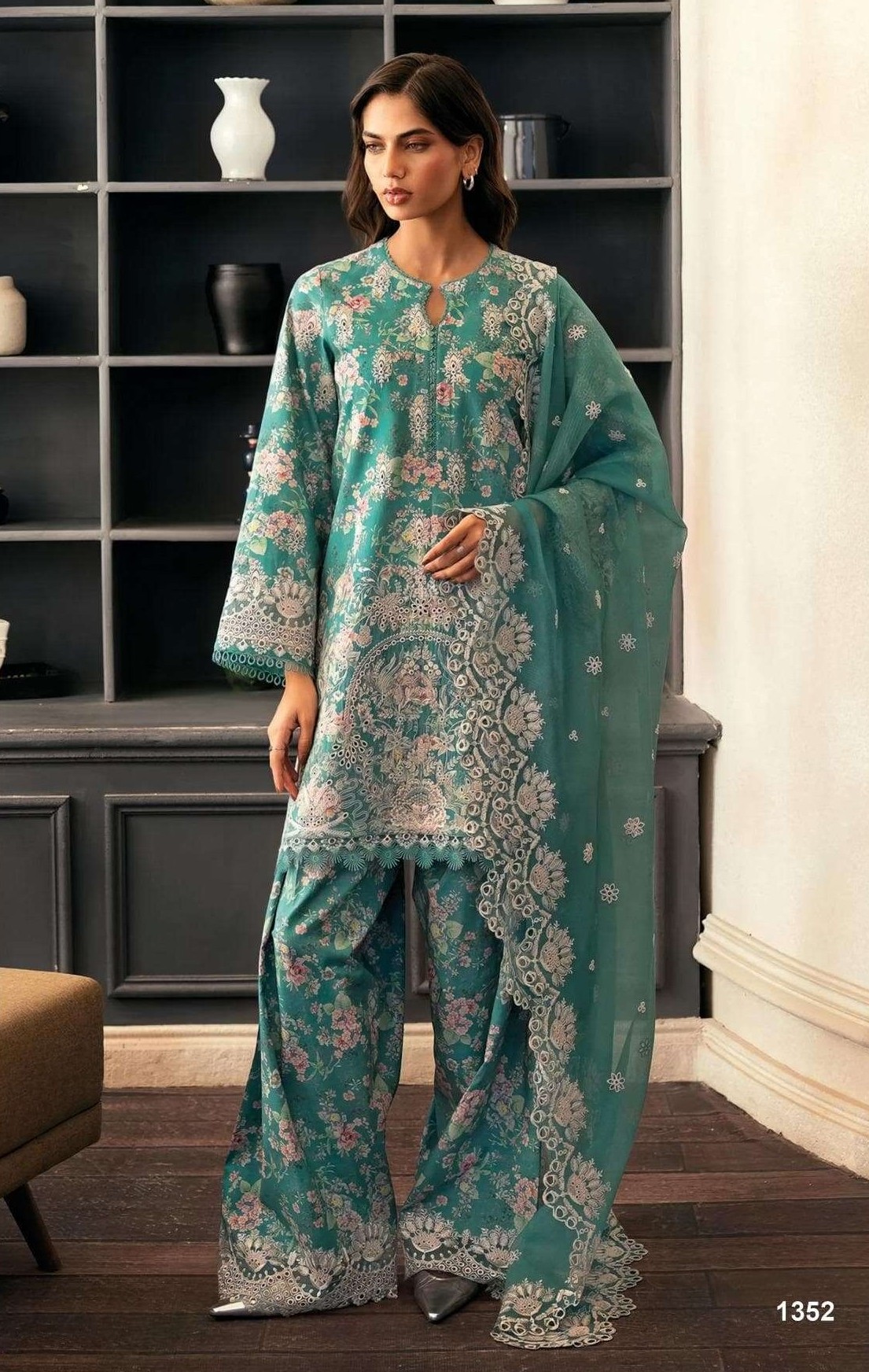 Shree Deepsy Rungrez Chikankari view 4