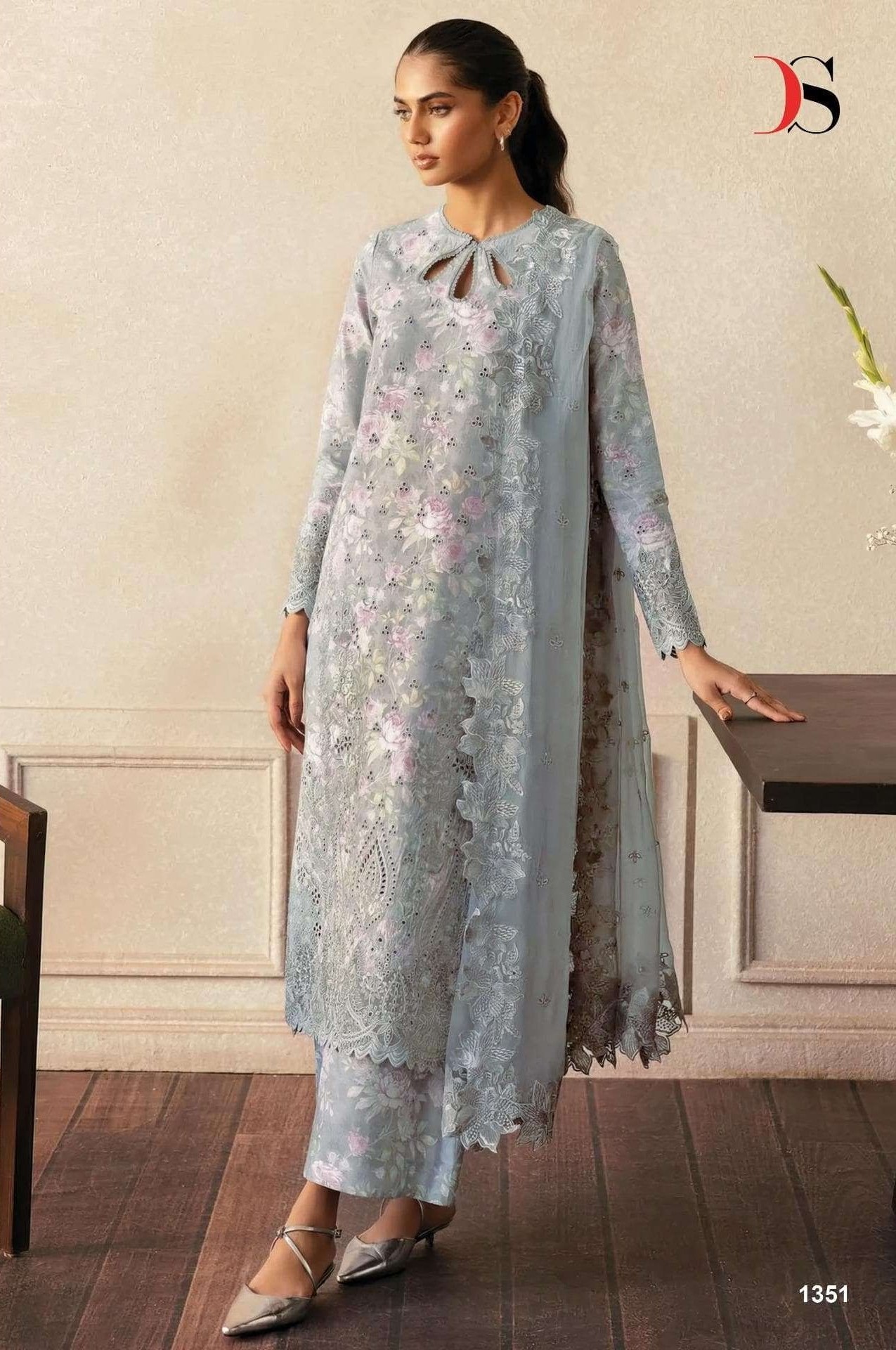 Shree Deepsy Rungrez Chikankari view 8